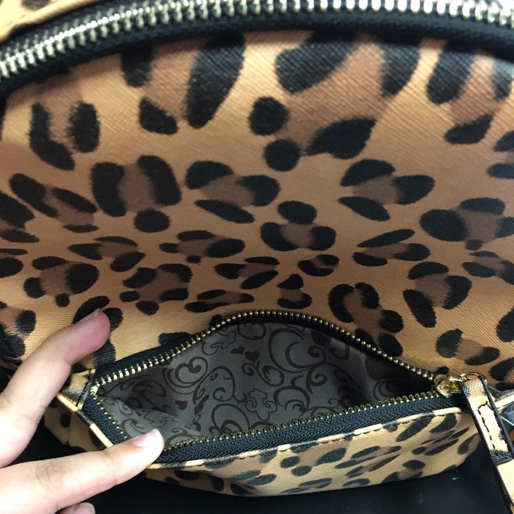 Cheetah Backpack - Picture 2 of 4