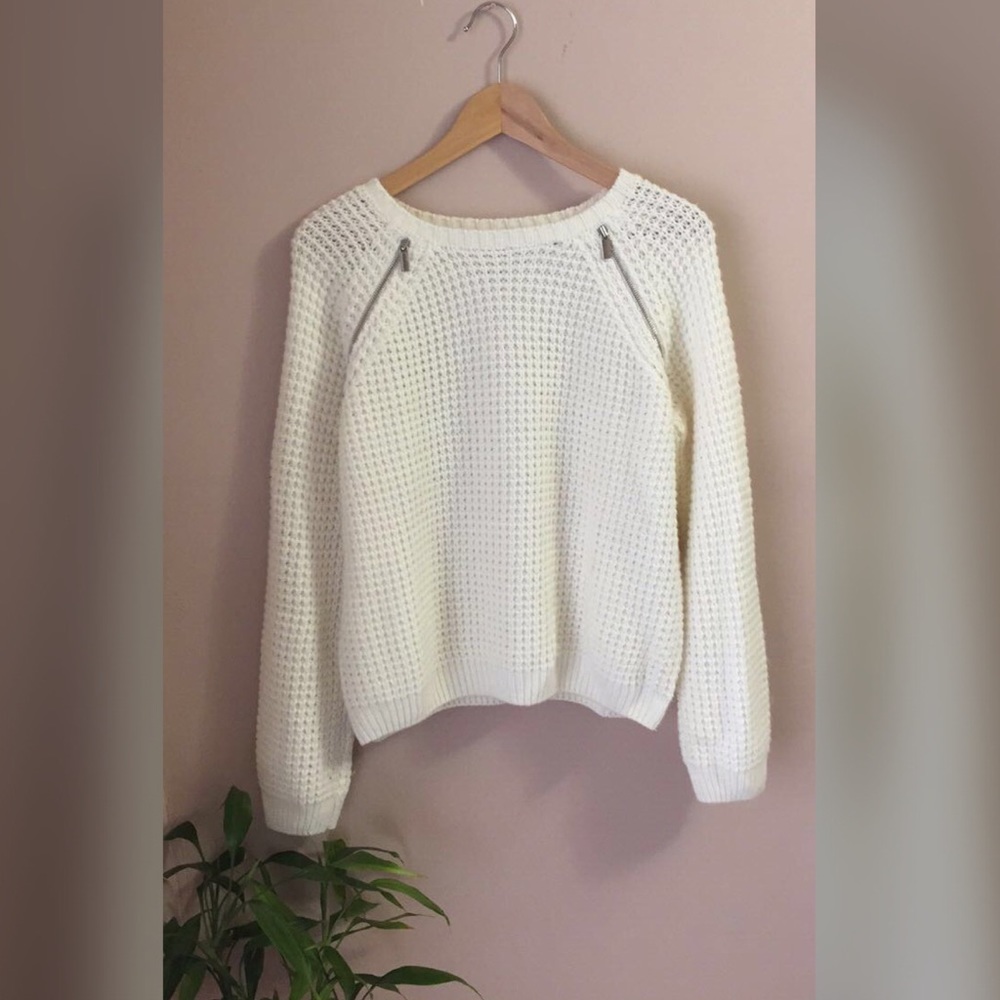 Cozy Knitted Sweater ☕️❄️