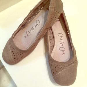 Toms brand ballet type shoes