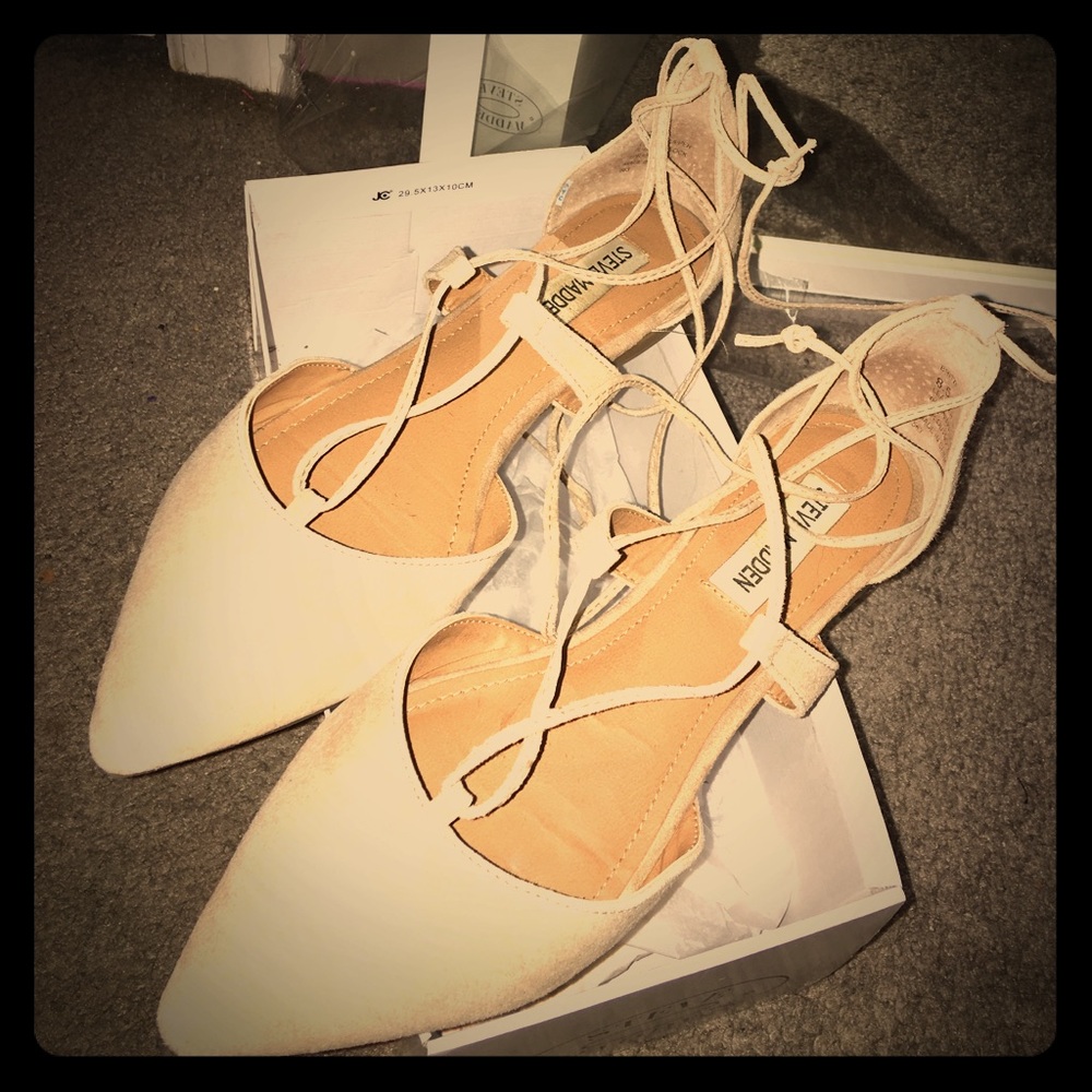 Steve Madden taupe lace up flats