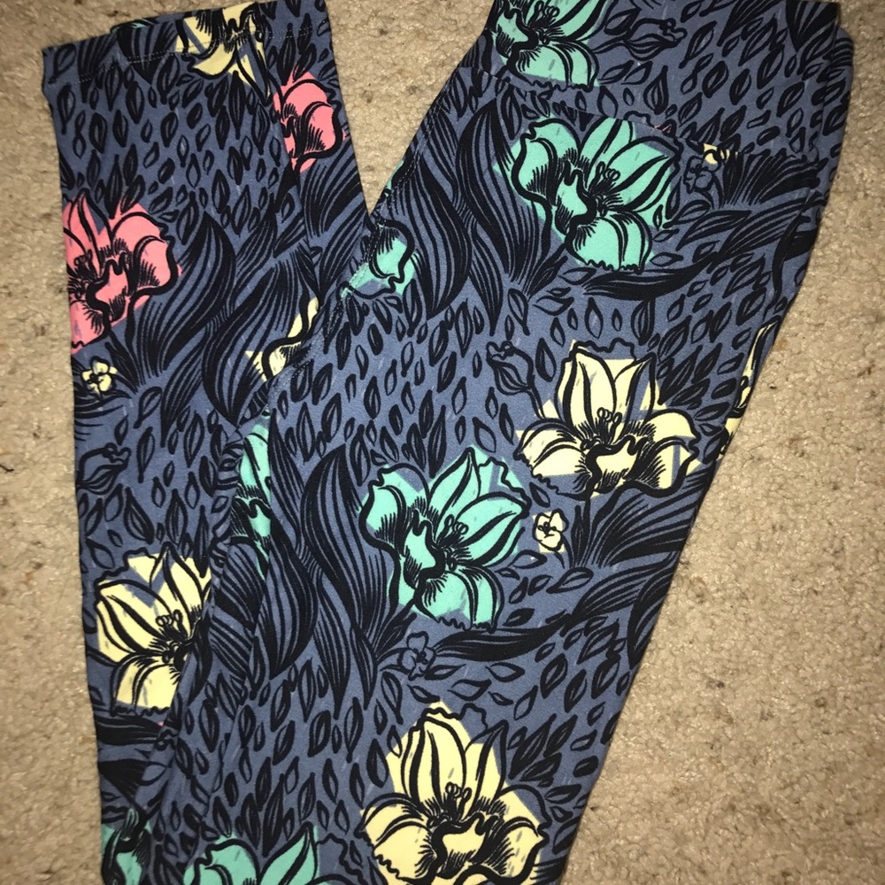 OS LULAROE LOTUS FLOWER LEGGINGS