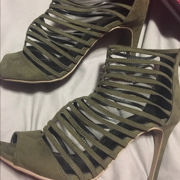 Green Heels - Picture 2 of 3