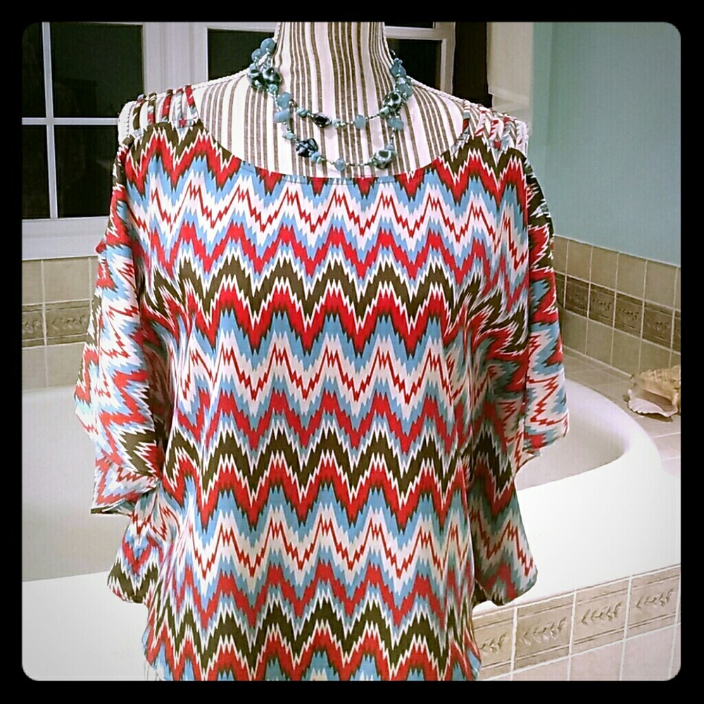 Geometric Pattern Cold Shoulder Top - image 1