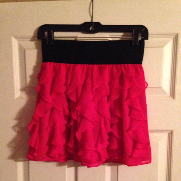 NWT!! Hot Pink Express Skirt. Very cute! - Picture 3 of 4