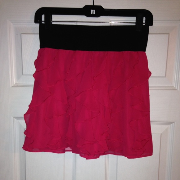 NWT!! Hot Pink Express Skirt. Very cute! - Picture 4 of 4