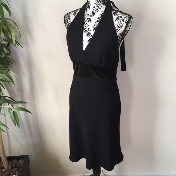 Jones New York Dresses & Skirts - ⬇️PRICE DROP! Little black halter midi dress