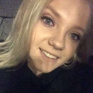 Meet your Posher, Caitlin