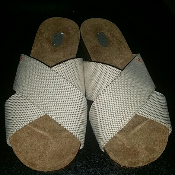Flats - Picture 1 of 3