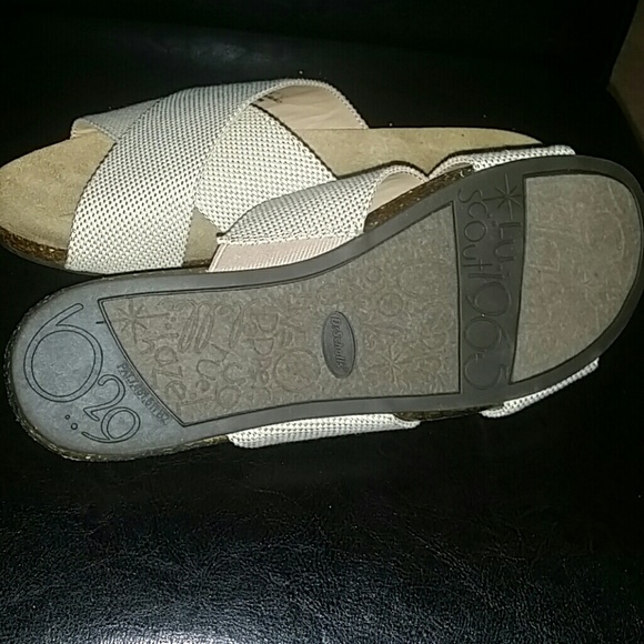 Flats - Picture 3 of 3