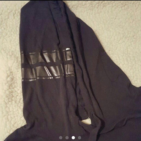 VS PINK Sequins Hooded Long Sleeve Sz.XS - Picture 3 of 4