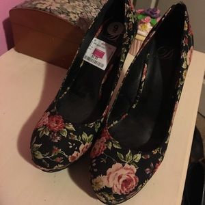 Dd's floral Heels