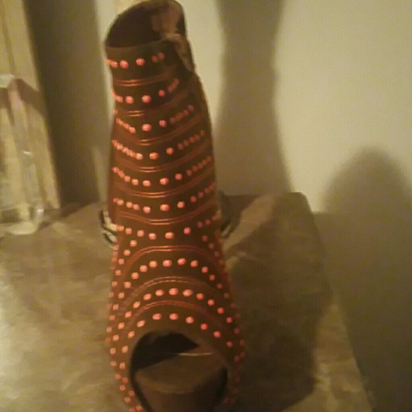 Shoes - Picture 2 of 3