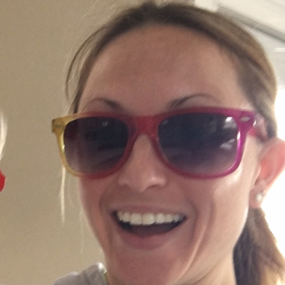 Meet your Posher, Whitney - Picture 1 of 1