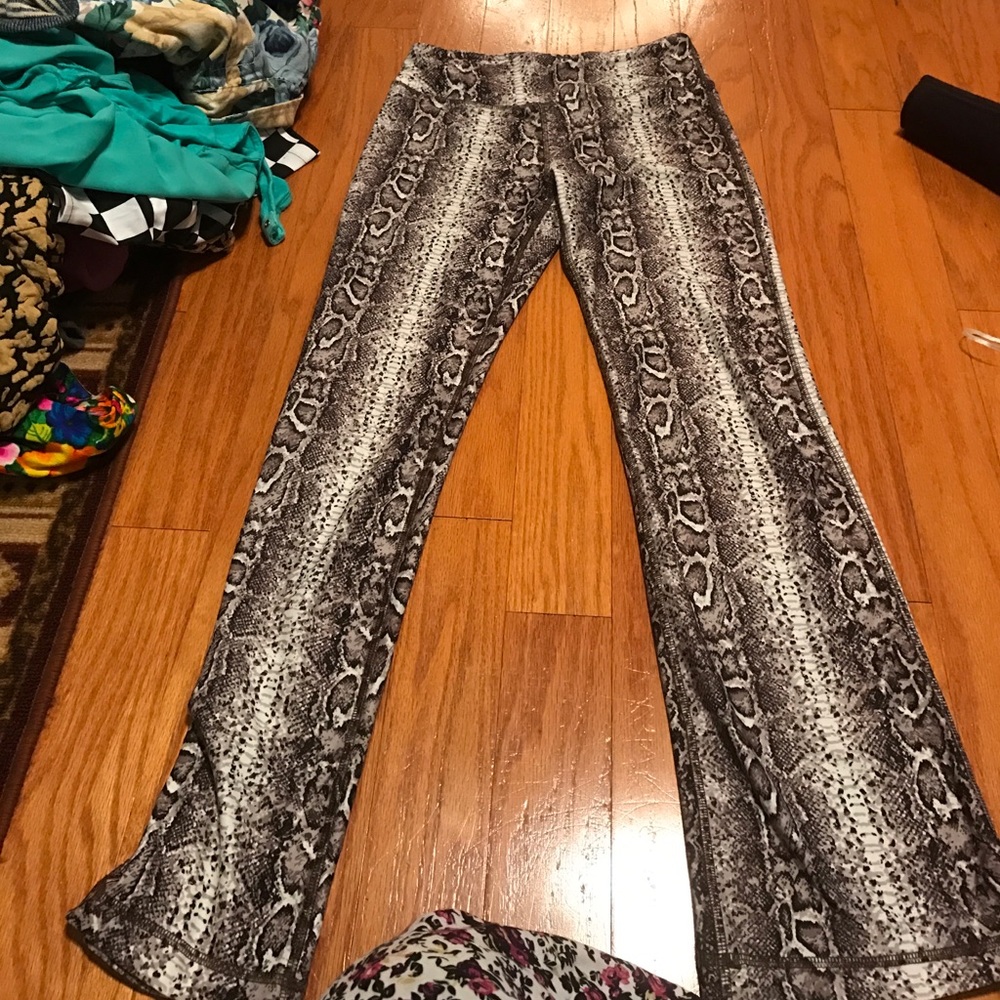 Workout pants