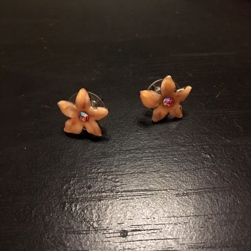 SOLD 😱 Peach Flower Earrings