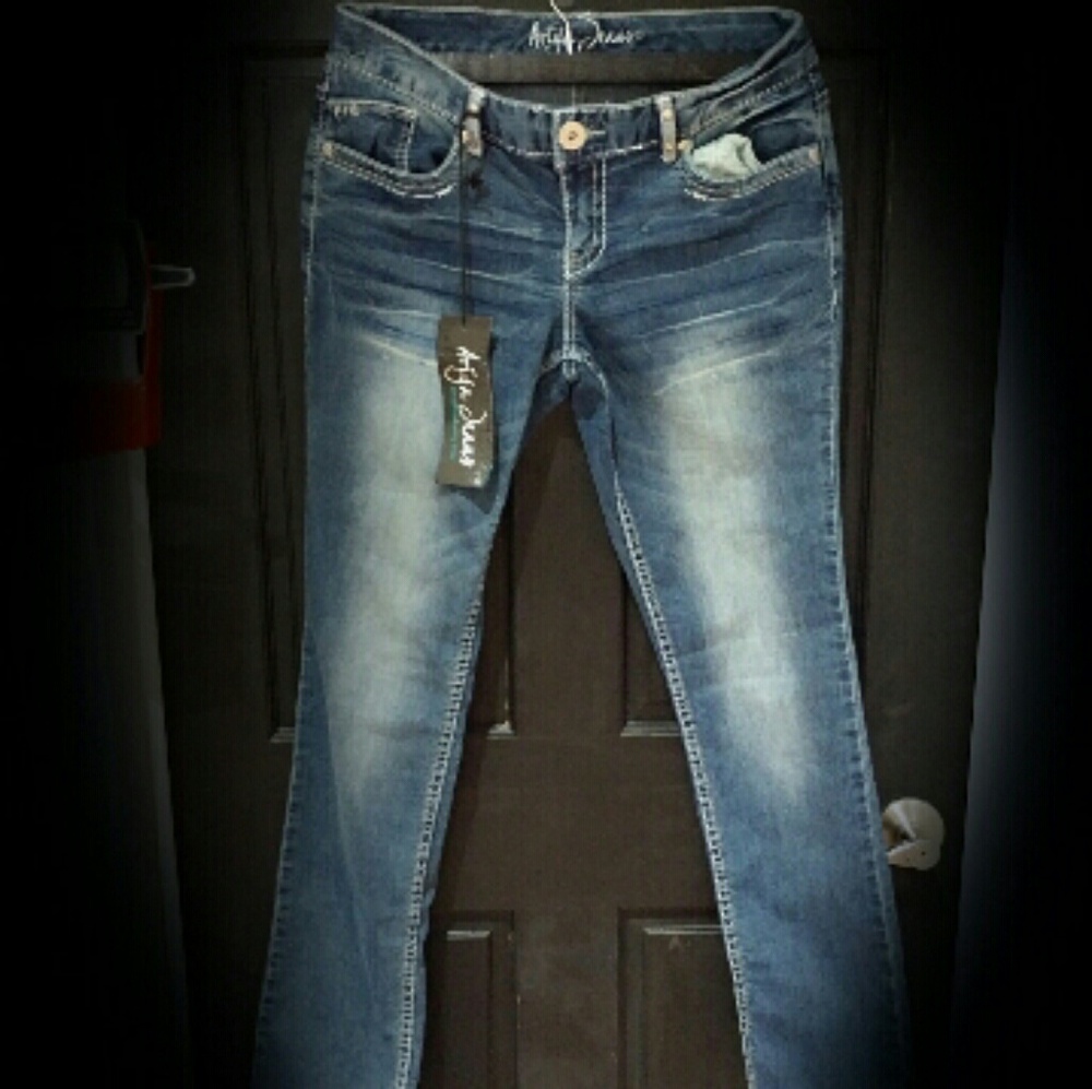 Ariya Jeans new with tag