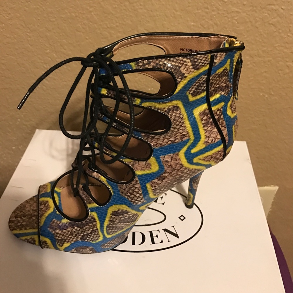 Bakers Victorious Lace-up Heel Size 10