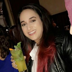 Meet your Posher, Dina