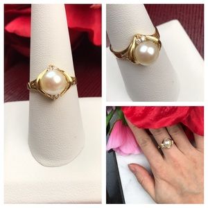 14K Yellow Gold Pearl Ring with 4 Diamonds
