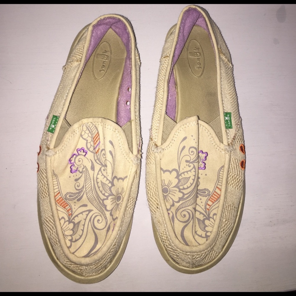 Sanuk shoes