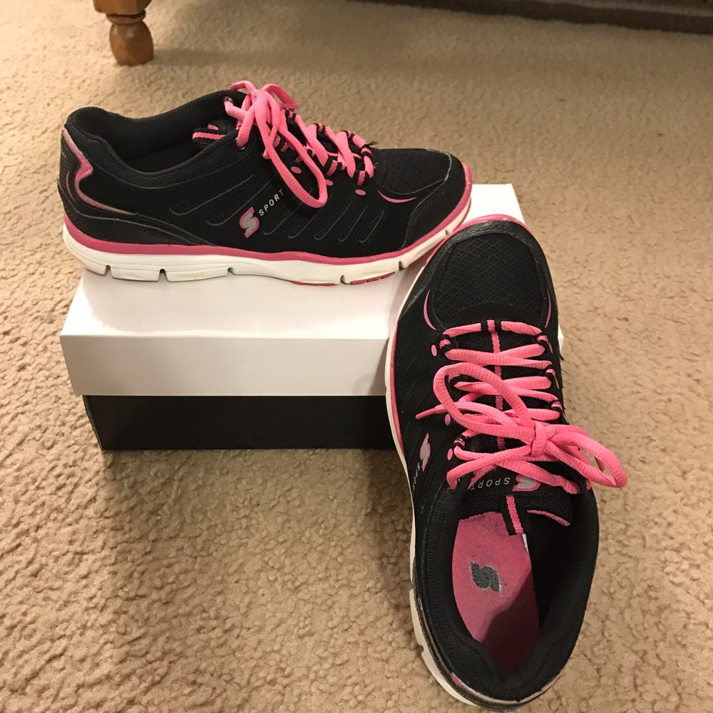 S sport shoes size 7