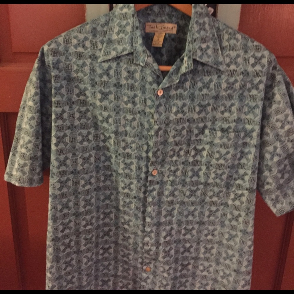 Short sleeve button down