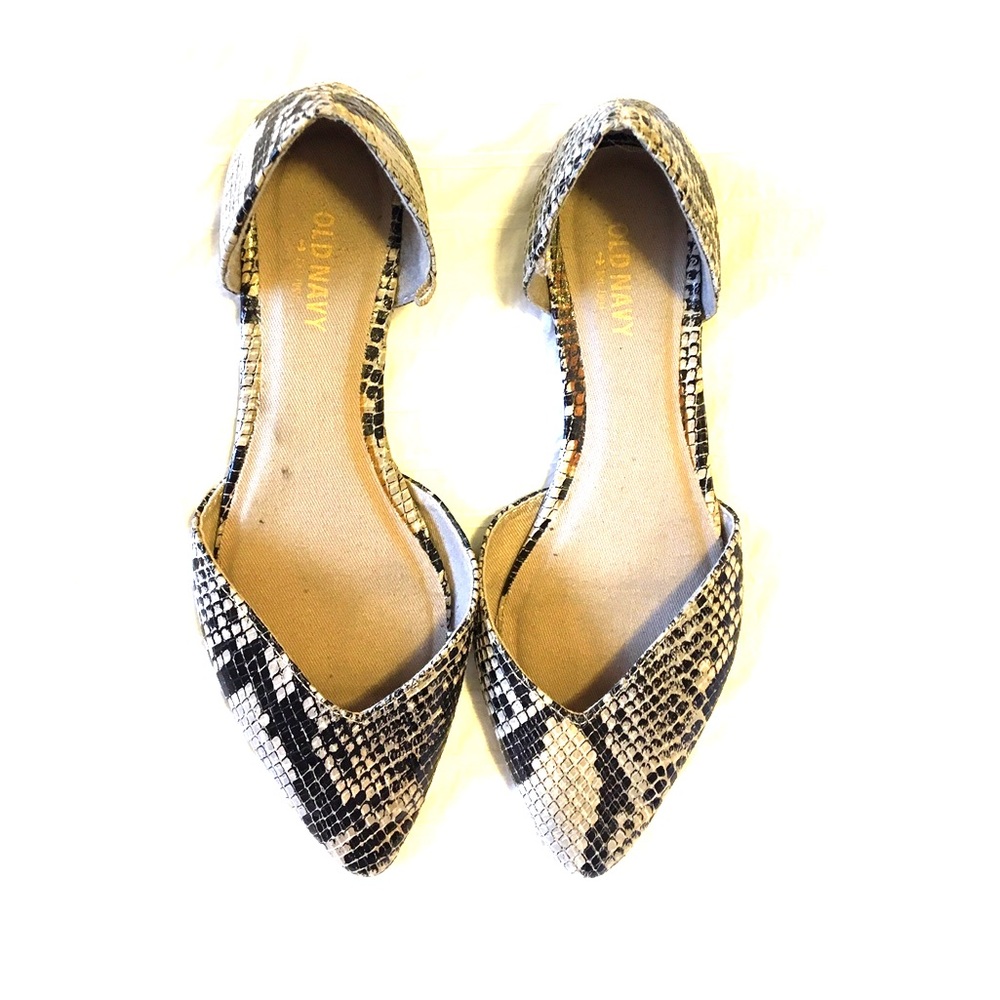 Snake pointed flats!