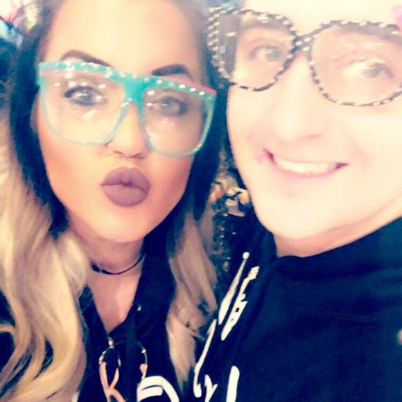 Meet your Posh Ambassador - Manda! 💕 - Picture 3 of 8