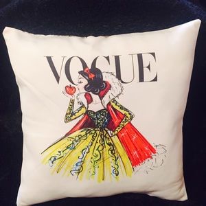 SnowWhite Decorative pillow