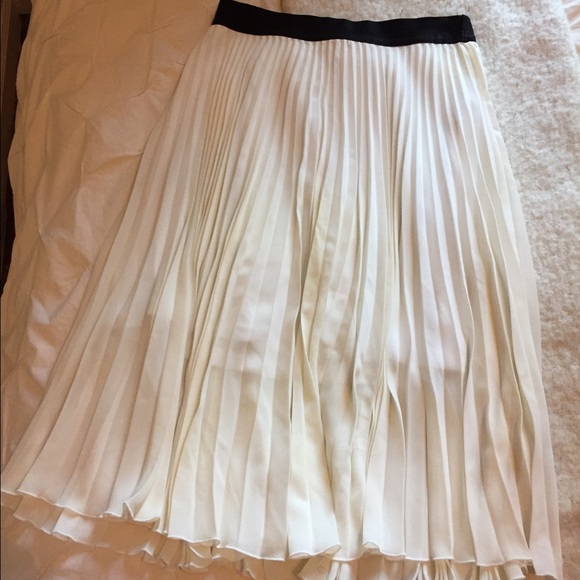 Topshop Skirts - White Leith skirt size M Topshop Skirts - White Leith skirt size M