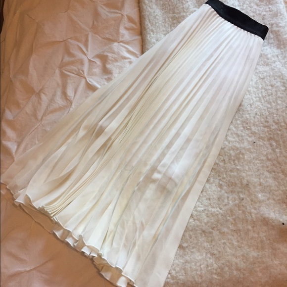 Topshop Skirts - White Leith skirt size M Topshop Skirts - White Leith skirt size M
