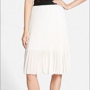 White Leith skirt size M