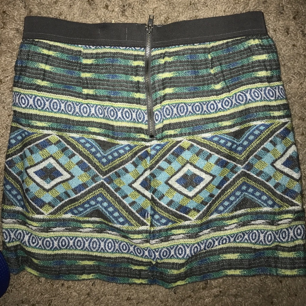 Aztec mini skirt! - Picture 2 of 4