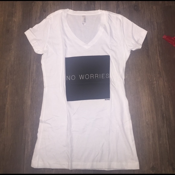 NO WORRIES! vneck tshirt!! - Picture 1 of 4