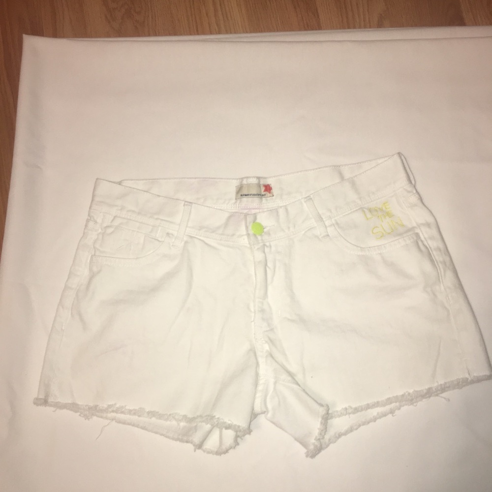 Pearl White Shorts Ready for the Sun 🌞