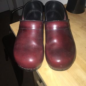 Dansko clogs size 40, maroon