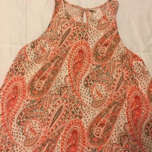 Loose tank top used lightly, great condition!