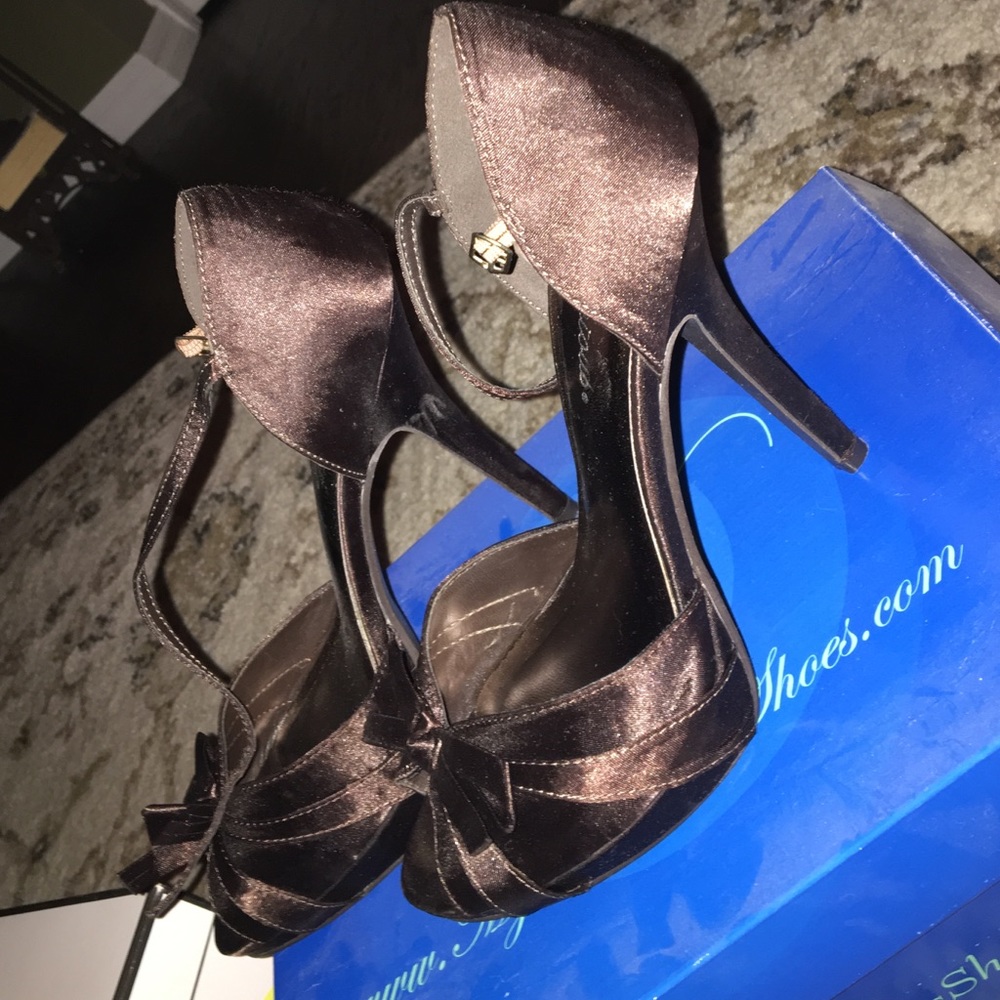 Shoes - Picture 2 of 3