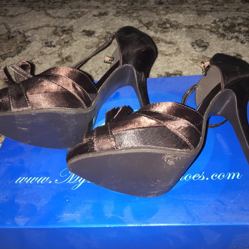 Shoes - Picture 3 of 3