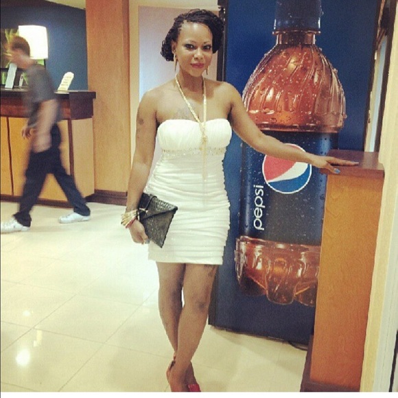 Strap less cream dress - Picture 1 of 1