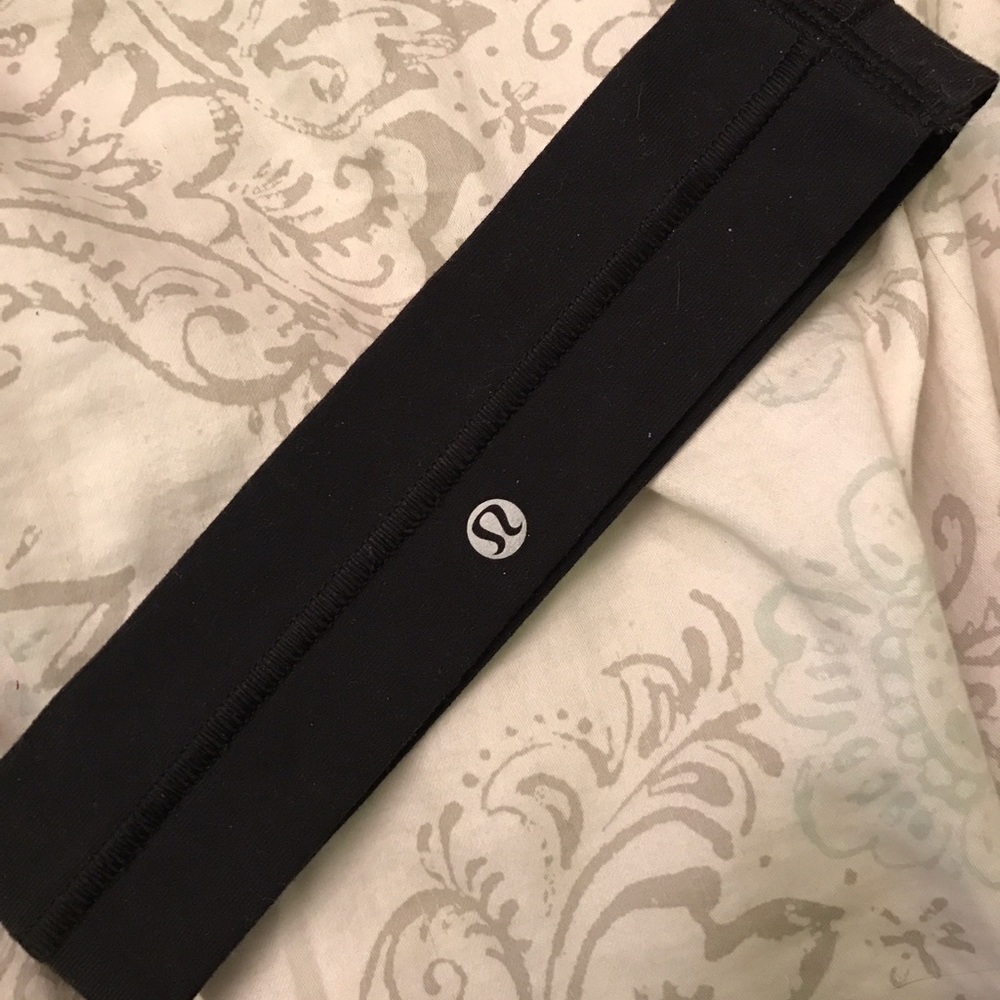 Black lulu lemon headband