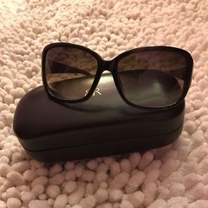 Banana Republic Women Sunglasses. 😎