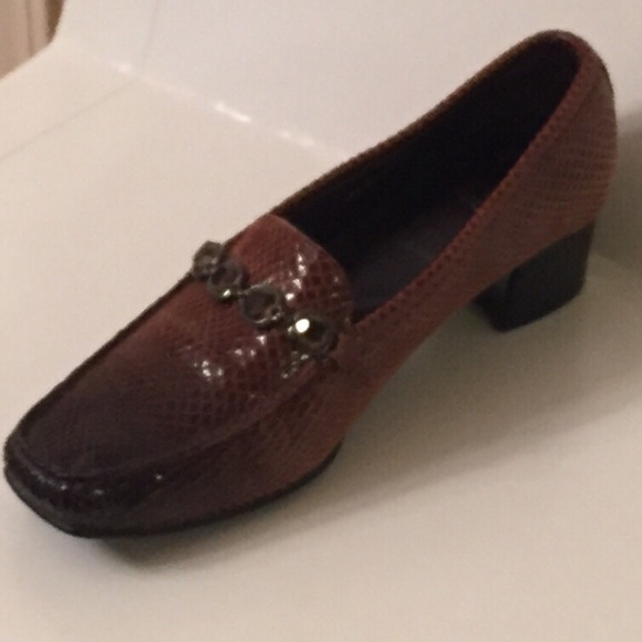 Stuart Weitzman Vintage Heels - Picture 2 of 4