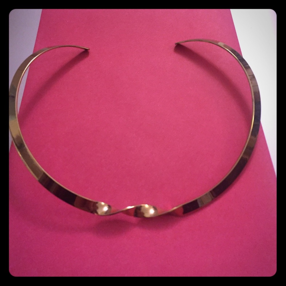 Gold twist necklace
