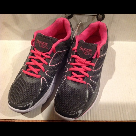 Danskin Now Shoes - SALE OFFER 🆕DANSKIN NOW WOMENS SHOES ( Sz 7.5)