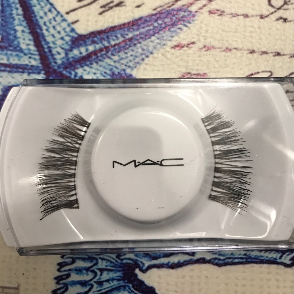 MAC eye lashes