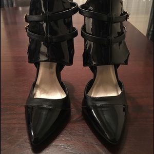 Black pumps from Qupid!