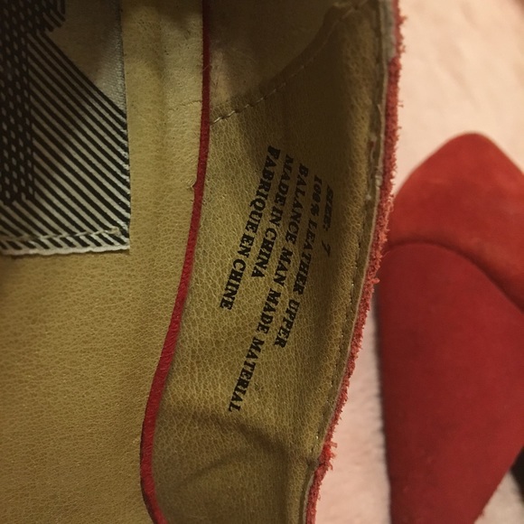 SOLD 😱 Red Suede Rounded-Toe Heels - Picture 2 of 3