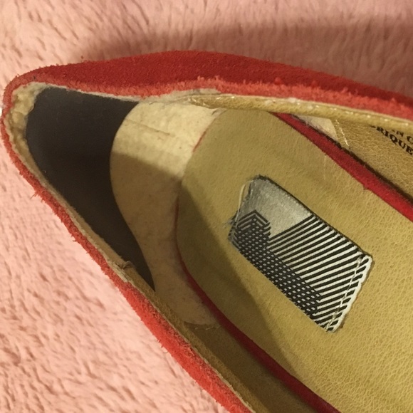 SOLD 😱 Red Suede Rounded-Toe Heels - Picture 3 of 3