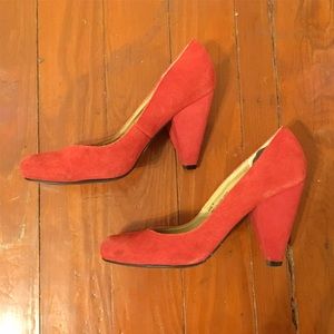 SOLD 😱 Red Suede Rounded-Toe Heels
